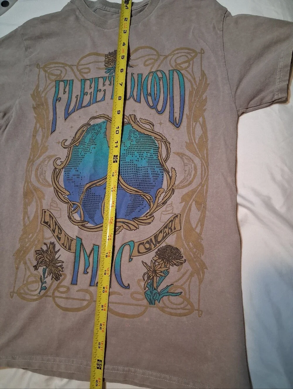 Fleetwood Mac Live in Concert Peace Sign Graphic T-Shirt Tan Mineral Wash Small
